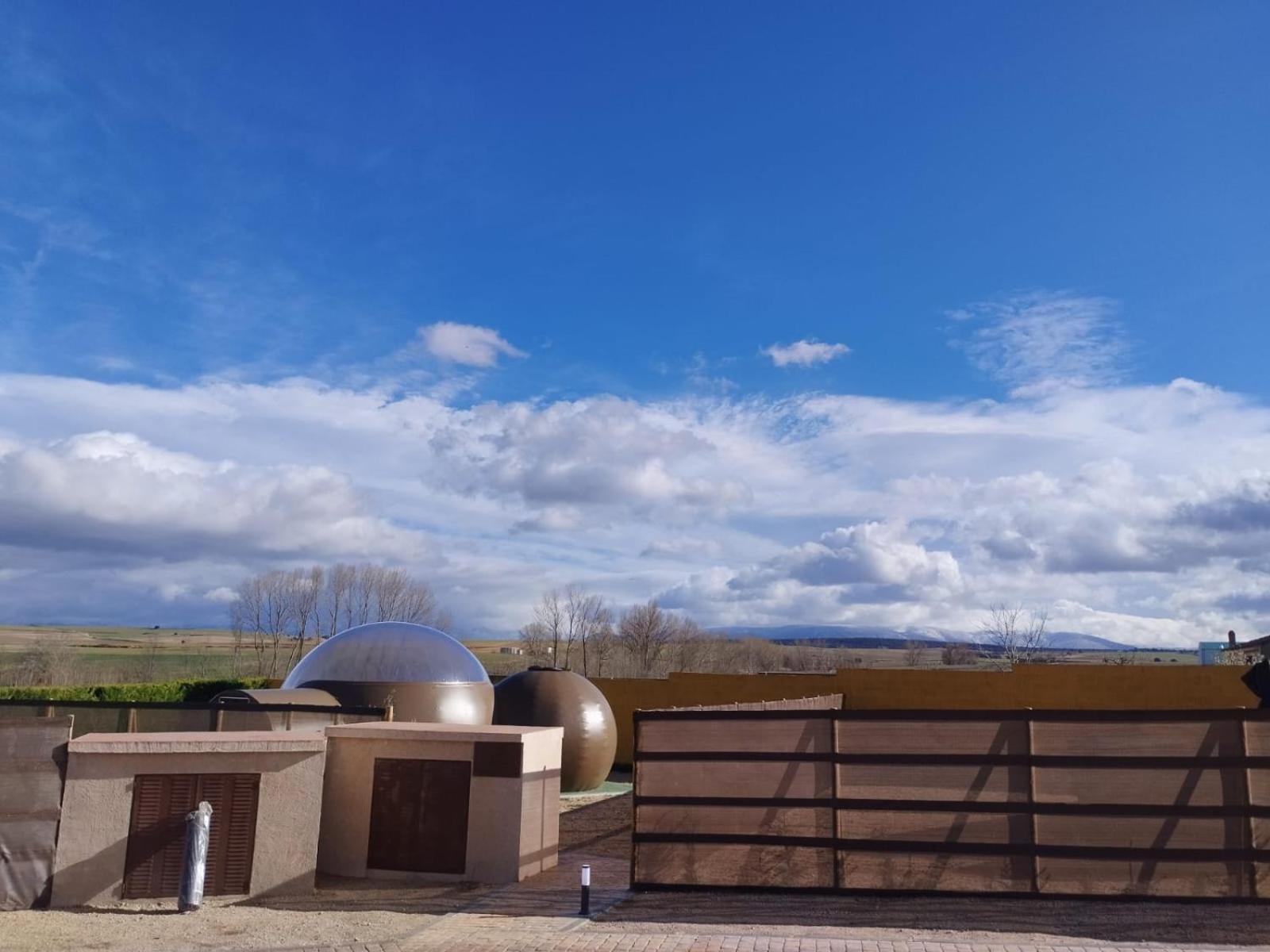 Cosmoveros - Hotel Burbuja Pedraza Exterior foto